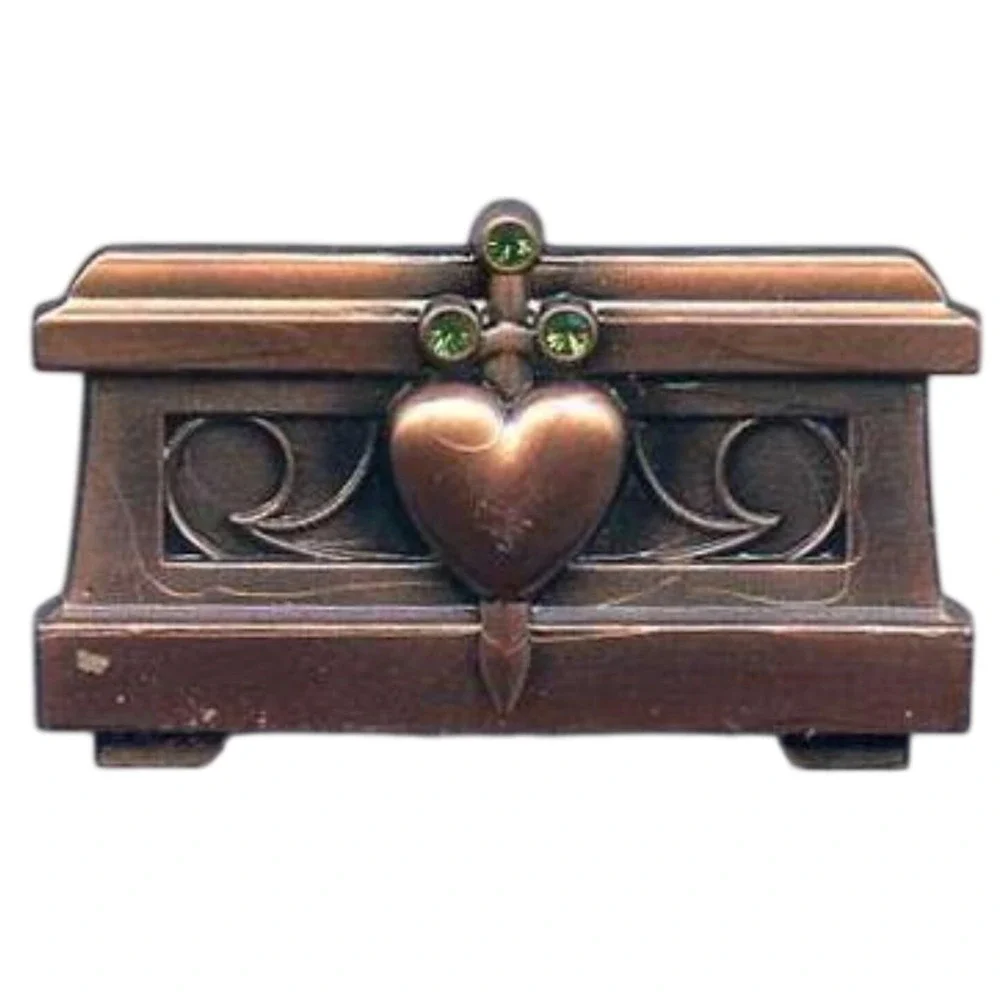 Disney Pin Snow White Evil Queen Huntsman Heart Box Movie Bronze‎ Color 111729